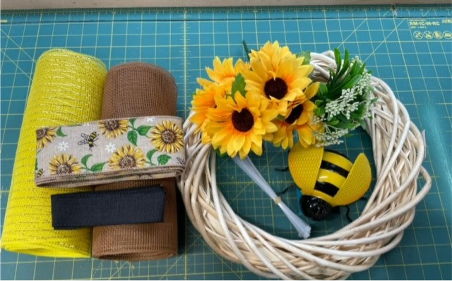 Wreath Creation Video Ideas using Deco Mesh-(Not a Physical Product)