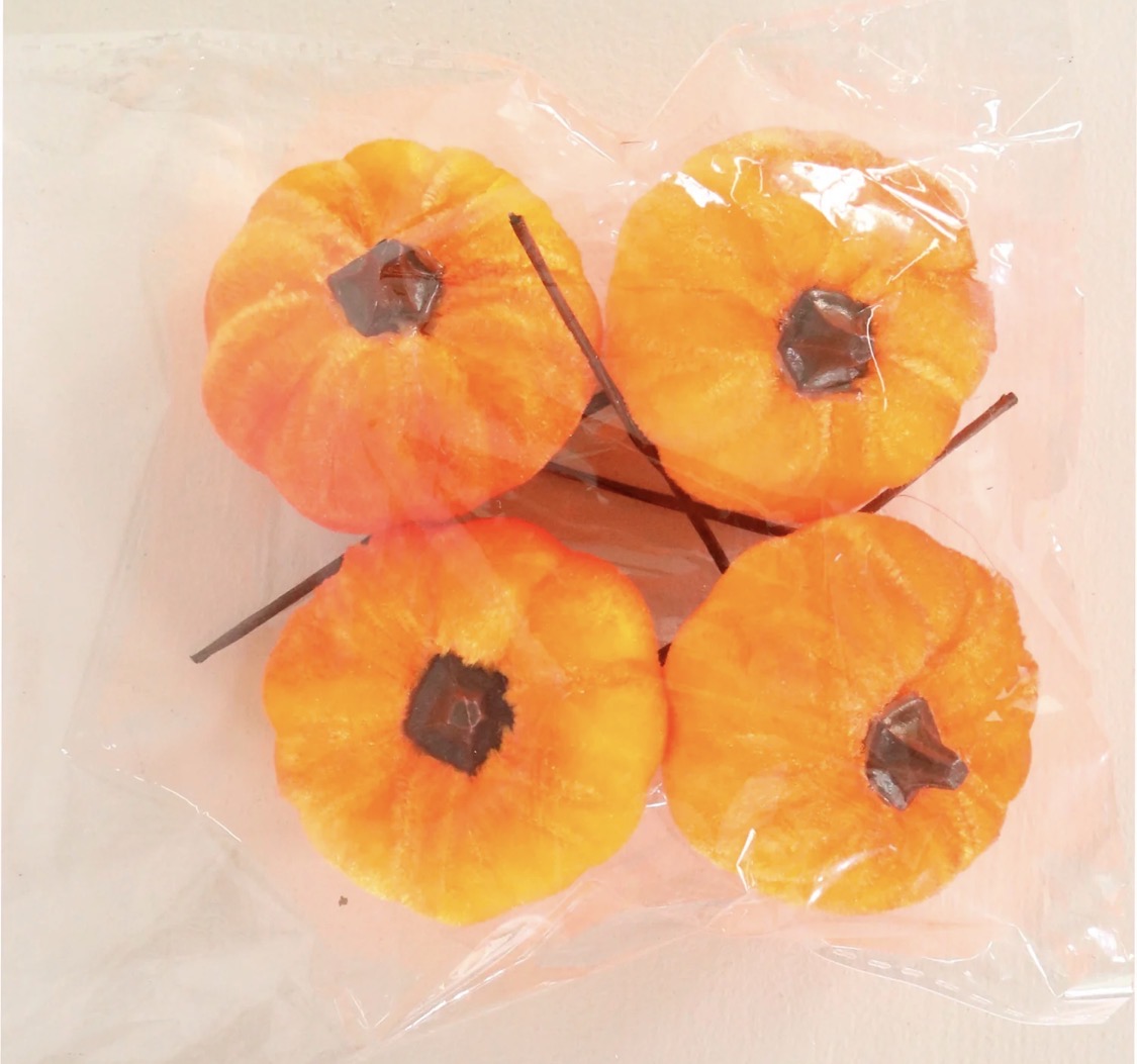 Autumn pumpkins          4 pack - 4cm x 5.5cm