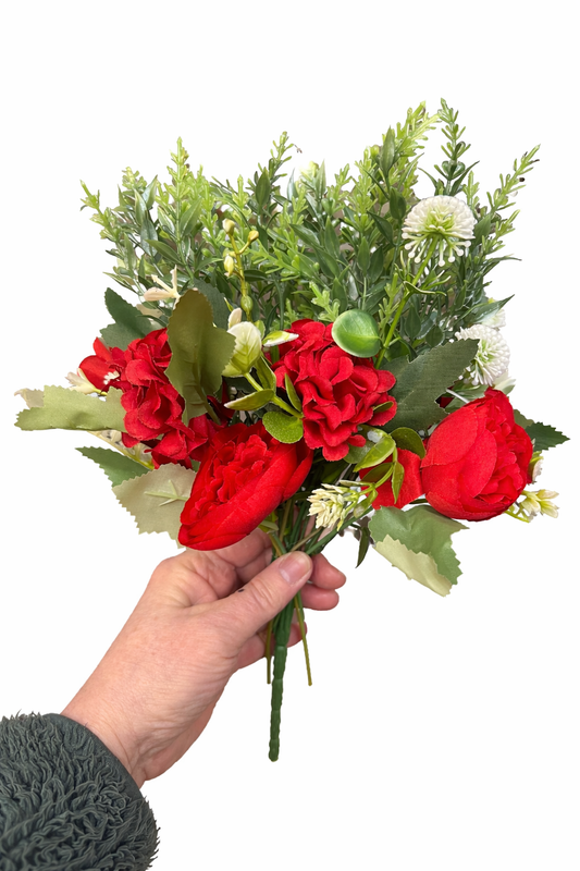 Red Flower Wreath Kits on a 25cm wicker base